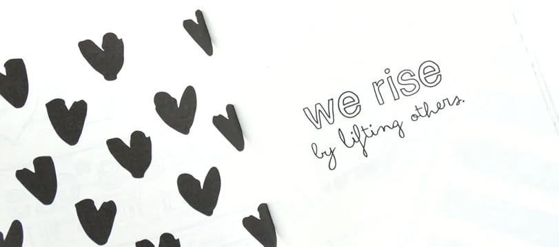 "We rise by lifting others" - uit het RAK Random Acts of Kindness boek