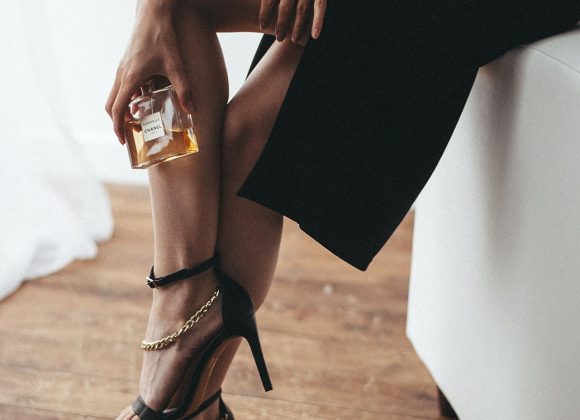 Hoe blijft je parfum langer zitten? 10 tips Hoe blijft je parfum langer zitten? 10 tips