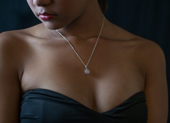 Dit is wat je ketting zegt over je persoonlijkheid