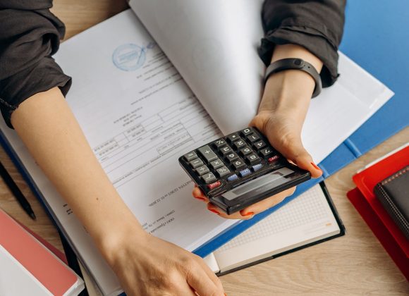 Hoe veranderen de kosten van een autoverzekering door pechhulp?