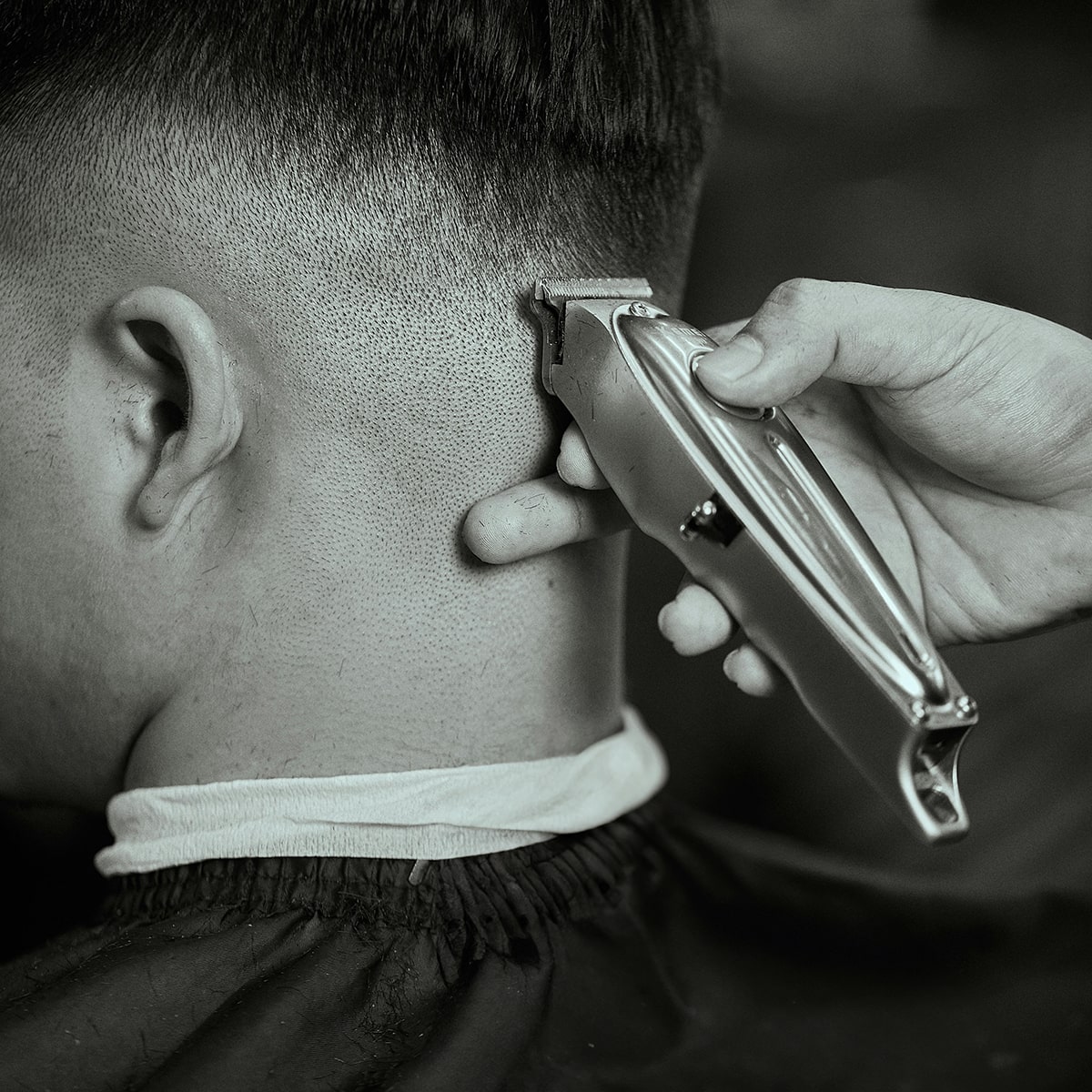 Zelf je kapsel doen met trimmers en tondeuses: een stappenplan