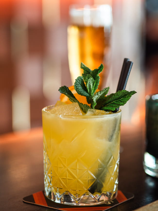 Wohrmann's Bar voor cocktails & bites bij Van der Valk Breda