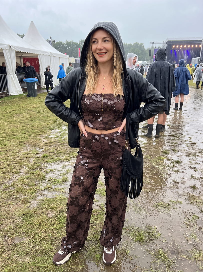 5 festival outfits die je met regen kunt dragen